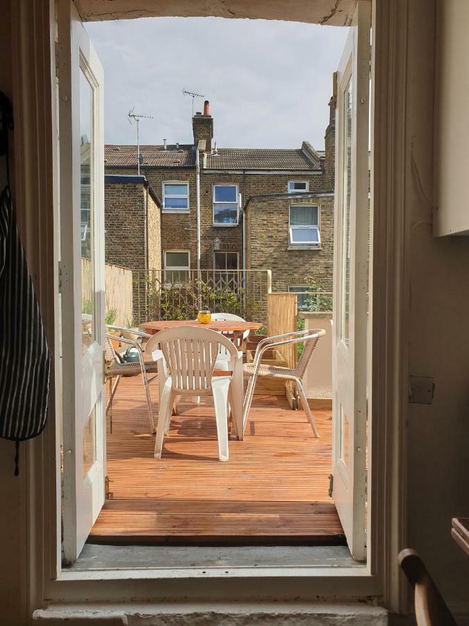 Home In Queen'S Park 伦敦 外观 照片